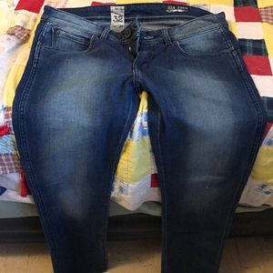 32x34 Volcom slim  2x4 premium quality jeans